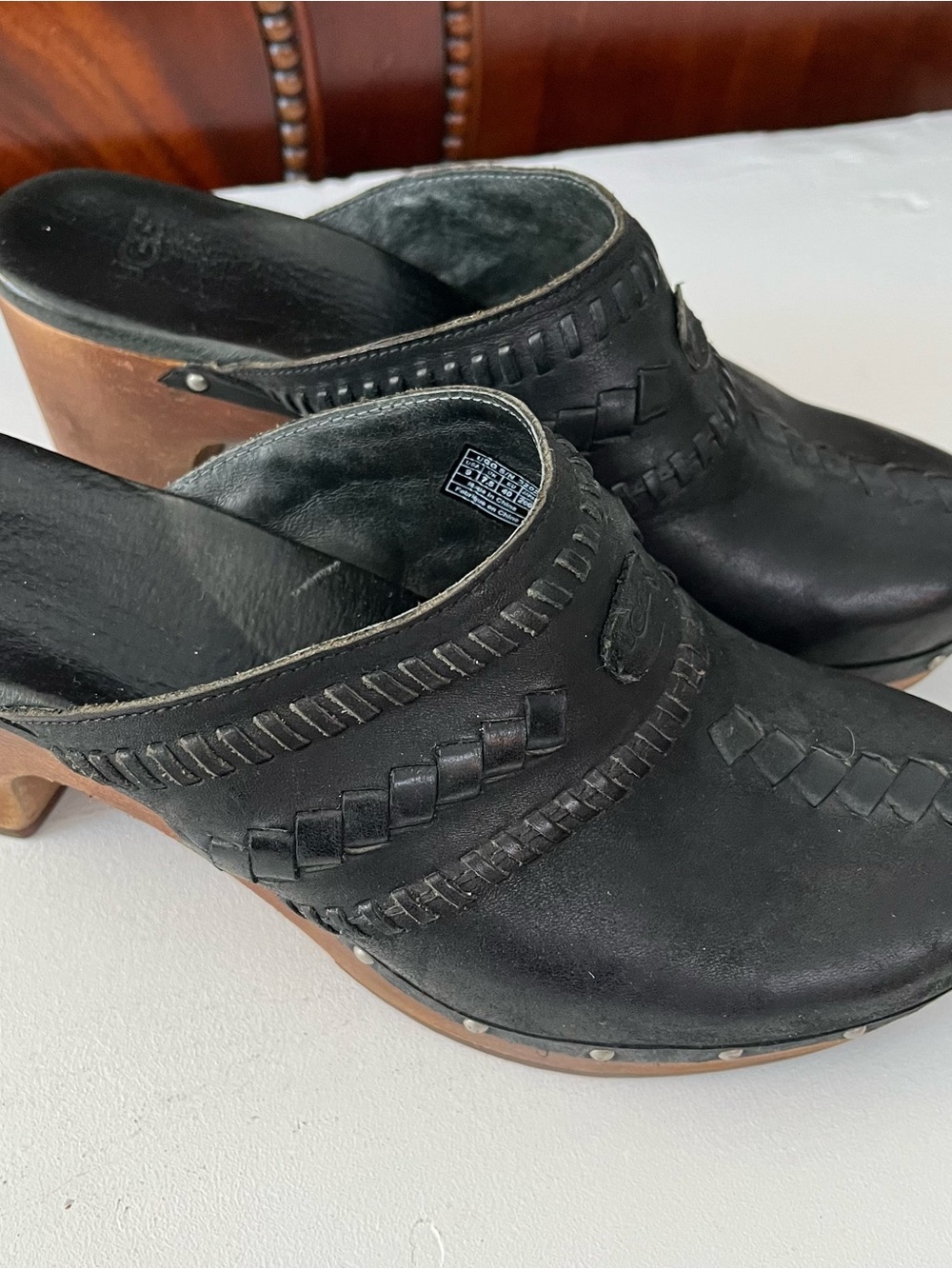 UGG Australia F8911G Black Leather Studs Wood Clog Womens Sz 9